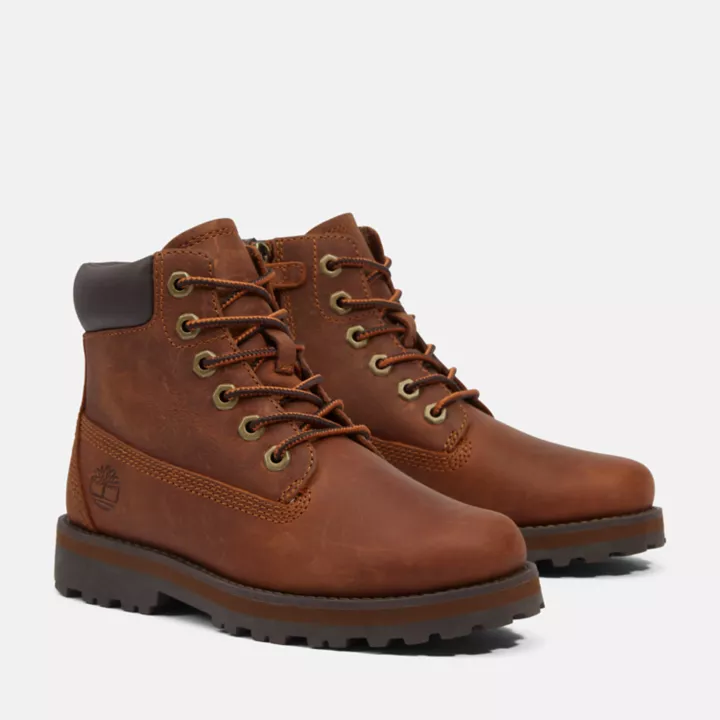 Bota infantil Courma Kid de 15 cm com zíper lateral, na cor marrom.
