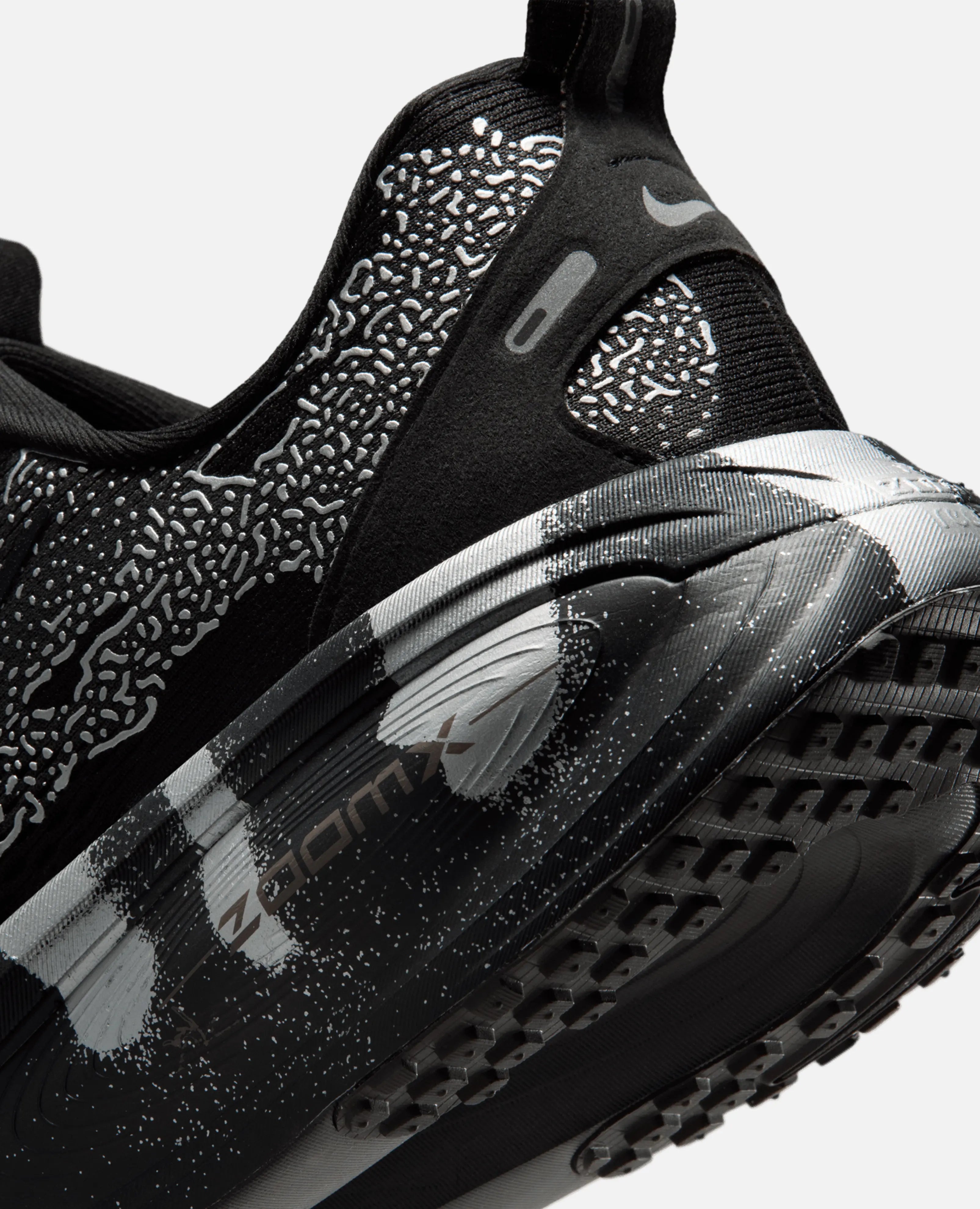 Nike Vomero 18 Disrupt (Iron Grey/Black-Light Smoke Grey)