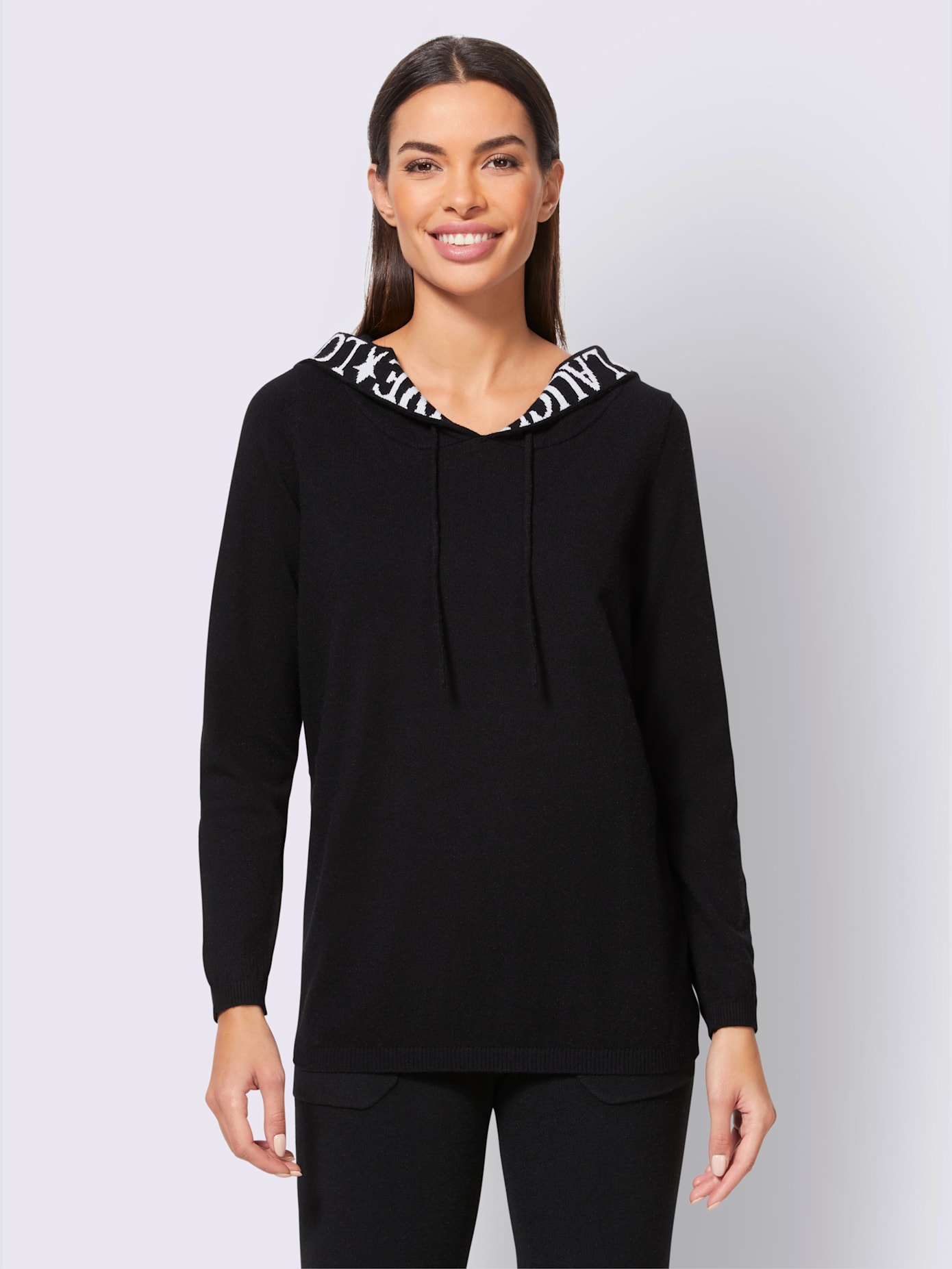 Pull capuche avec coulisse et lien à nouer