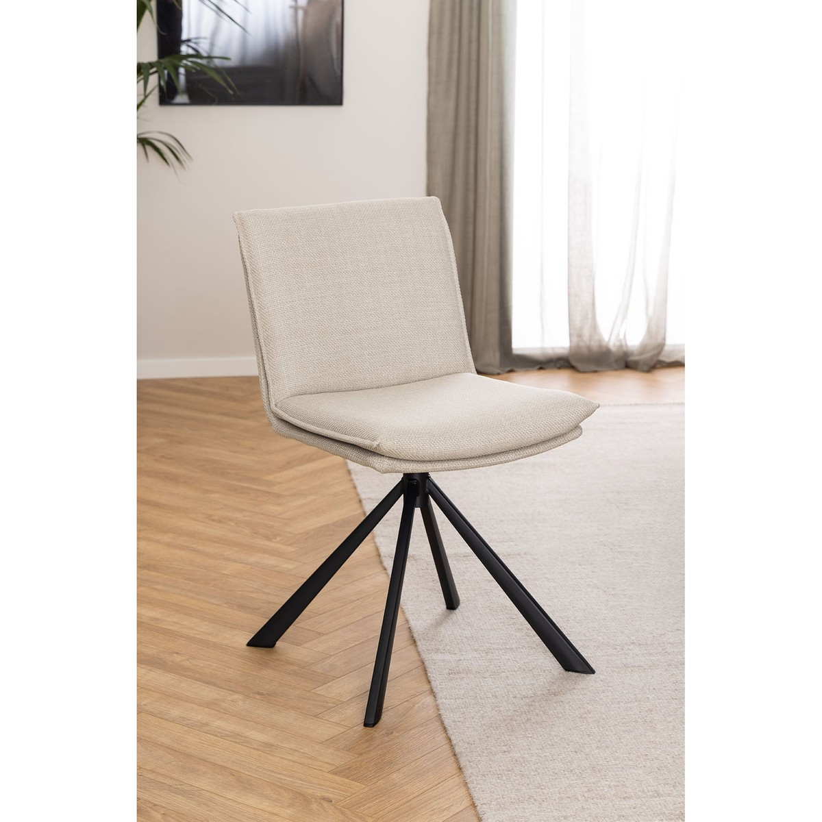 Eetkamerstoel Goole beige met mat zwart frame