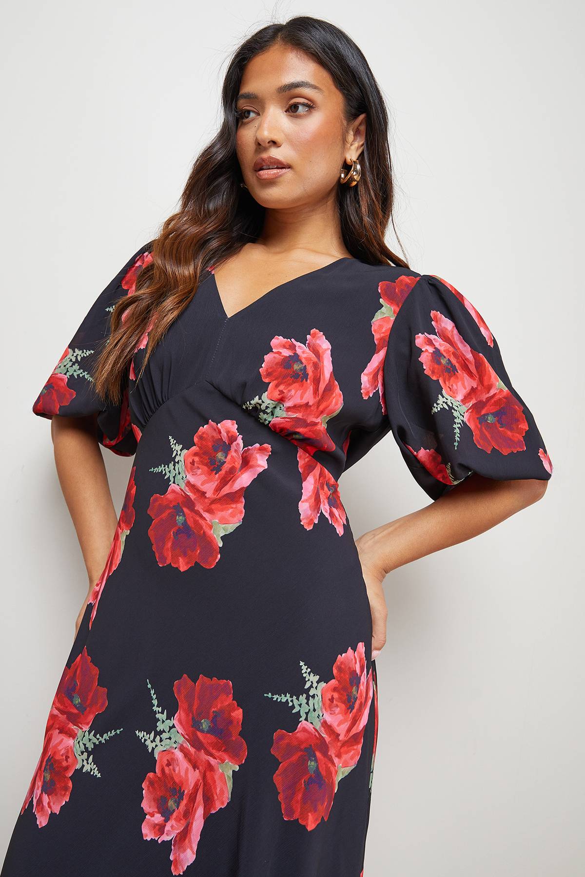 Oasis Robe Midaxi à Queue de Poisson en Mousseline Imprimée avec Manches Bouffantes Petite