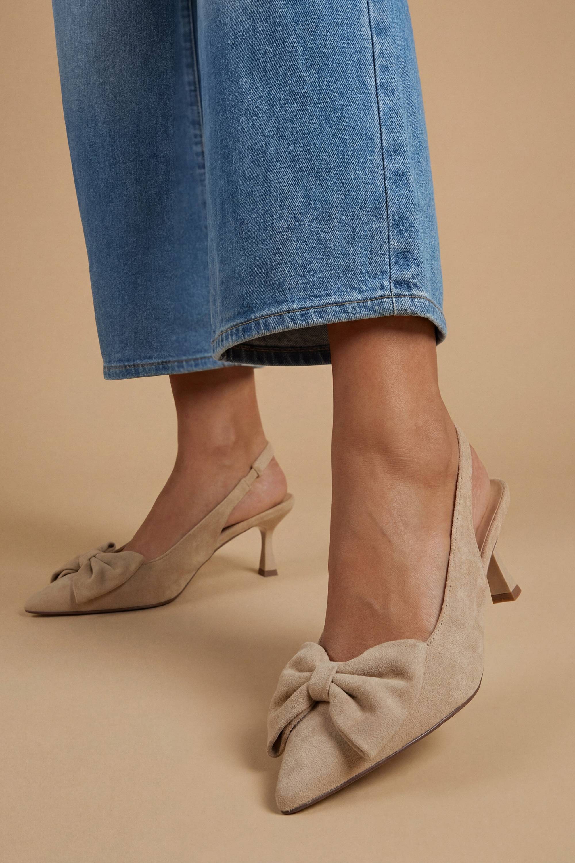 Oasis Dora Escarpins À Talon Aiguille Moyen Avec Nœud En Synthétique Synthétique Et Bride Arrière