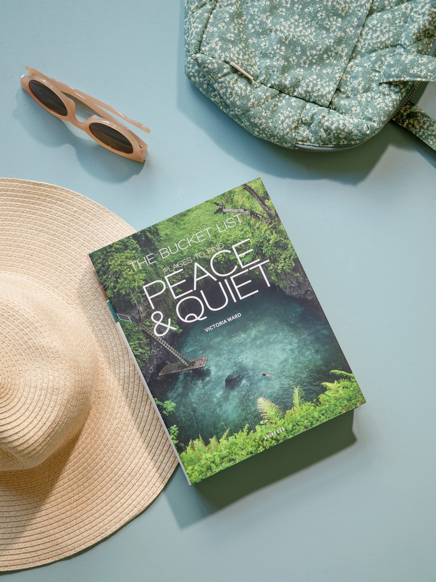 The Bucket List: Places to Find Peace and Quiet | Hardcover. Engelsk. 18,0 x 4,0 x 23,5 cm. 416 sider.  | Olive Green | New Mags