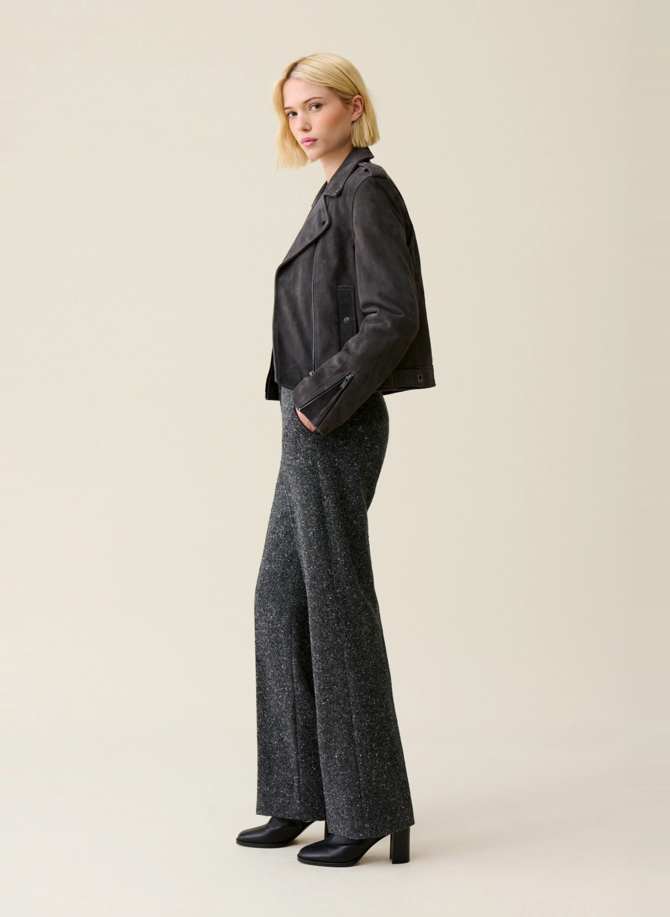 Veste courte en cuir velours | Gris