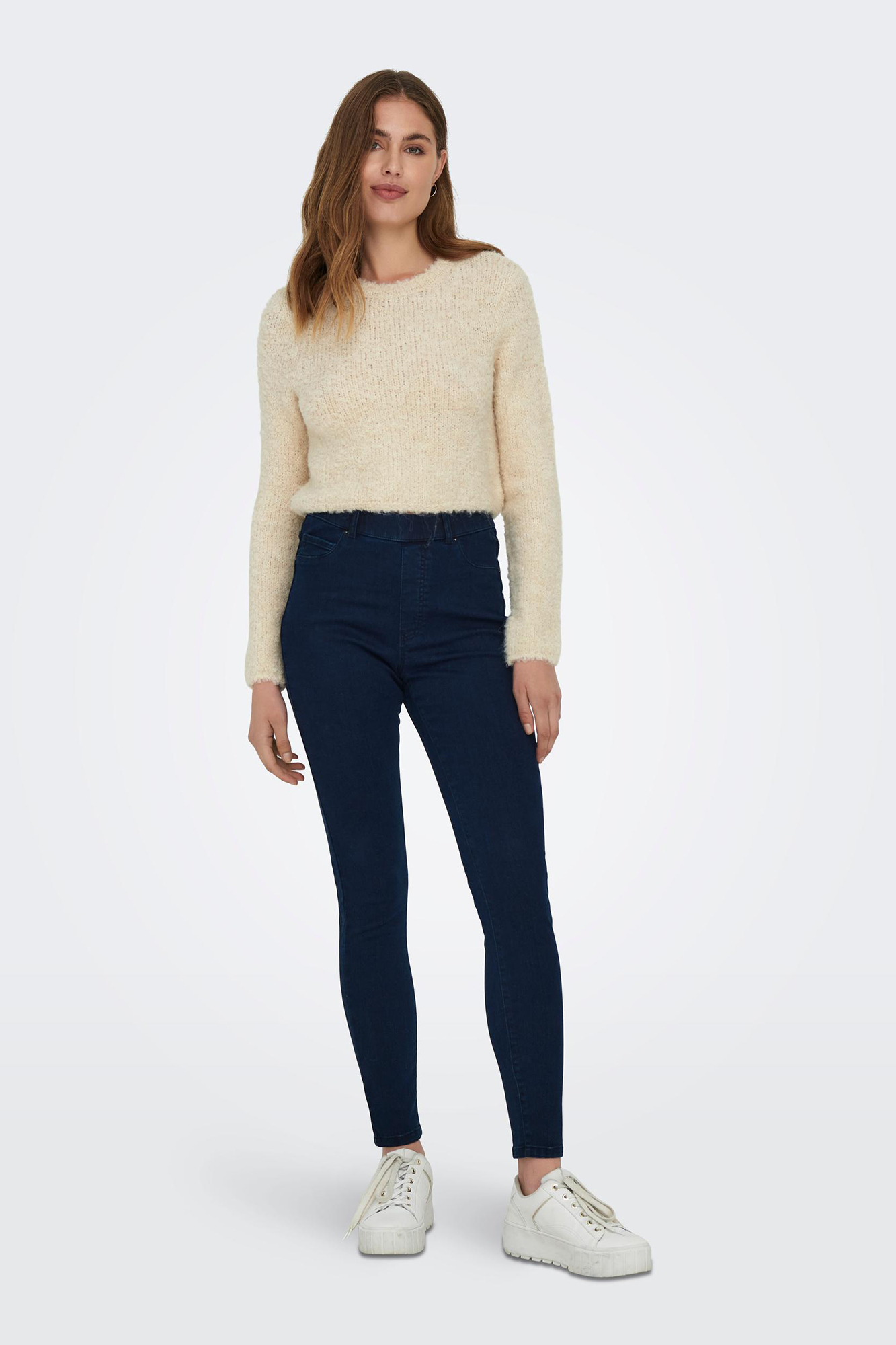 Calça jeans skinny tingida com elastano