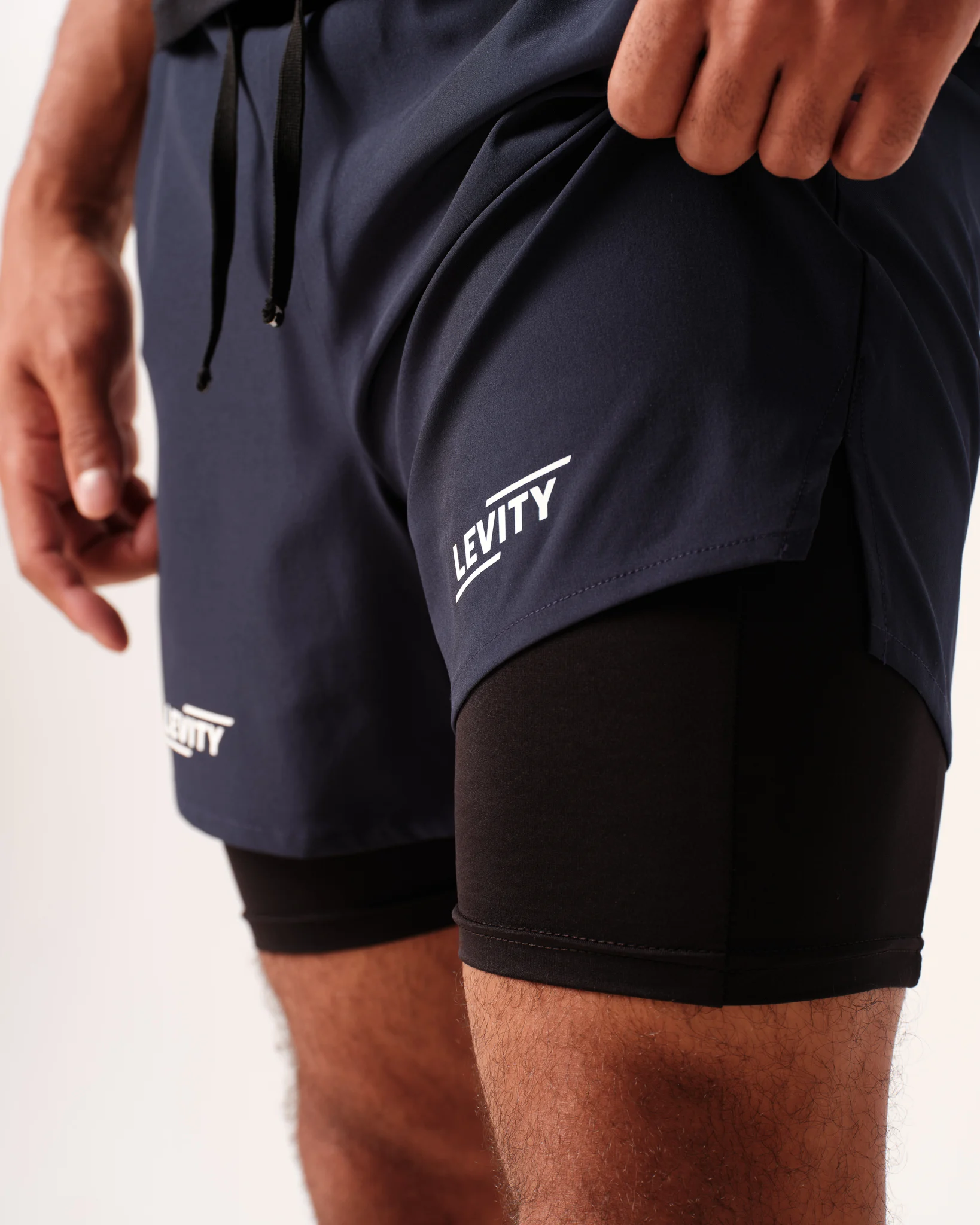 LEVITY Hybrid 2-1 Pocket Shorts M Blue Navy