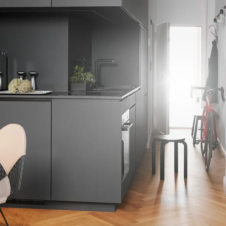 Artek - E60 Hocker, lackiert schwarz