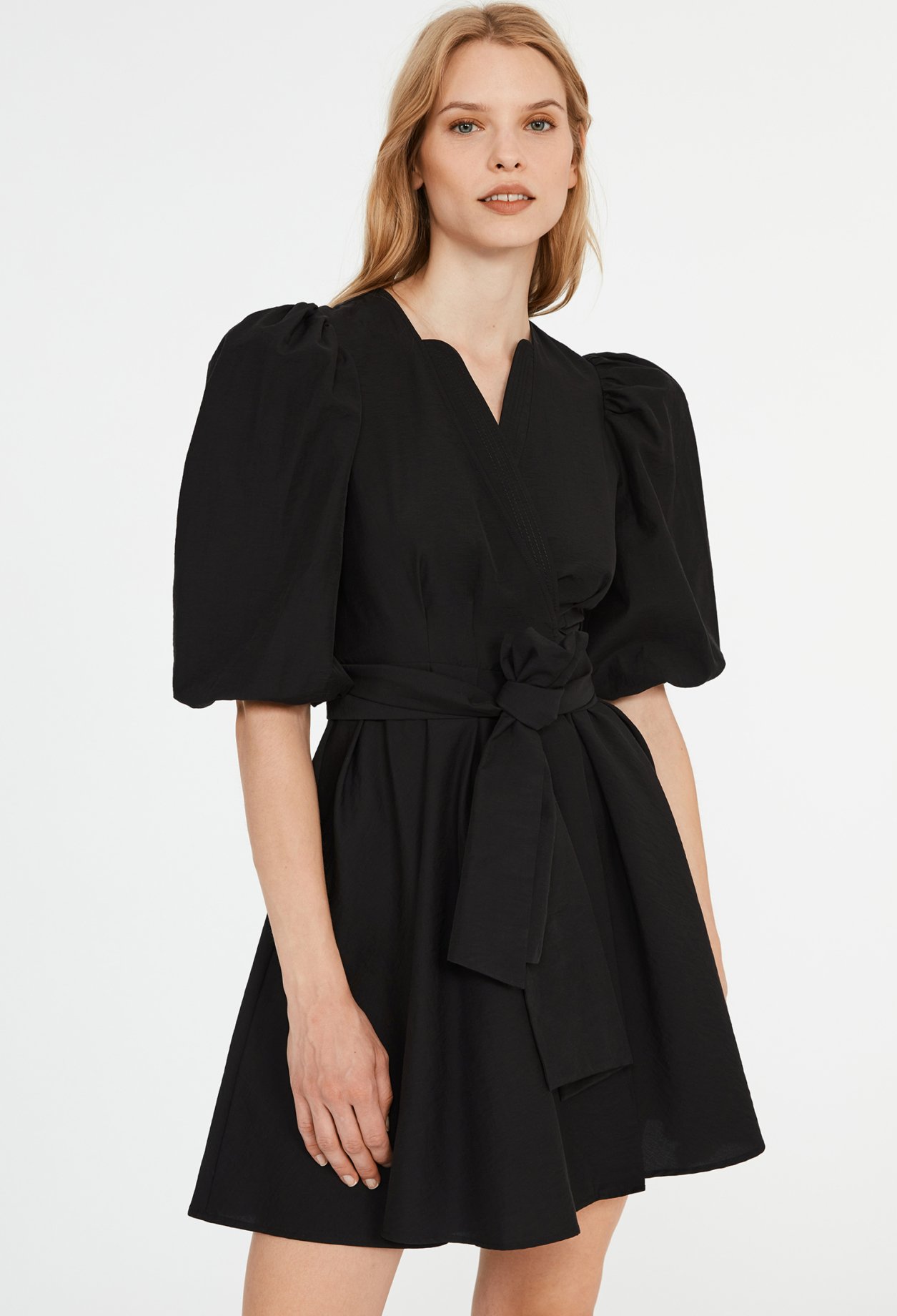 Robe courte evasee