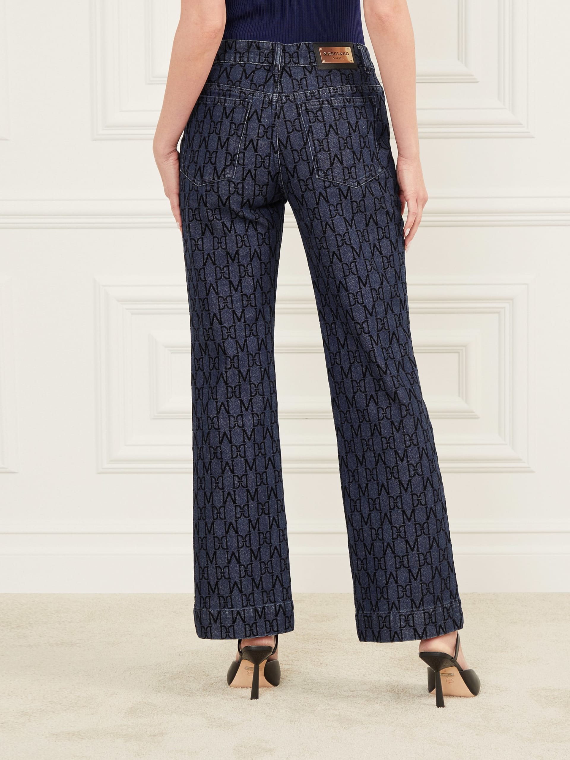 Calça jeans Bea com estampa de monograma