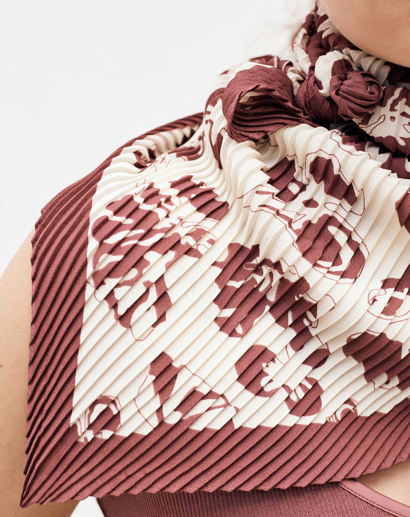 Caroll Foulard Celia ivoire/rouge - 90x75 cm