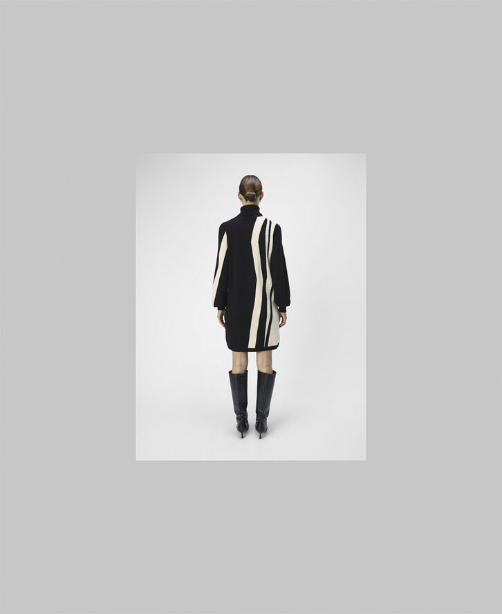Object OBJRAY L/S KNIT ROLLNECK DRESS AOP Black/sandshell vertical stripes