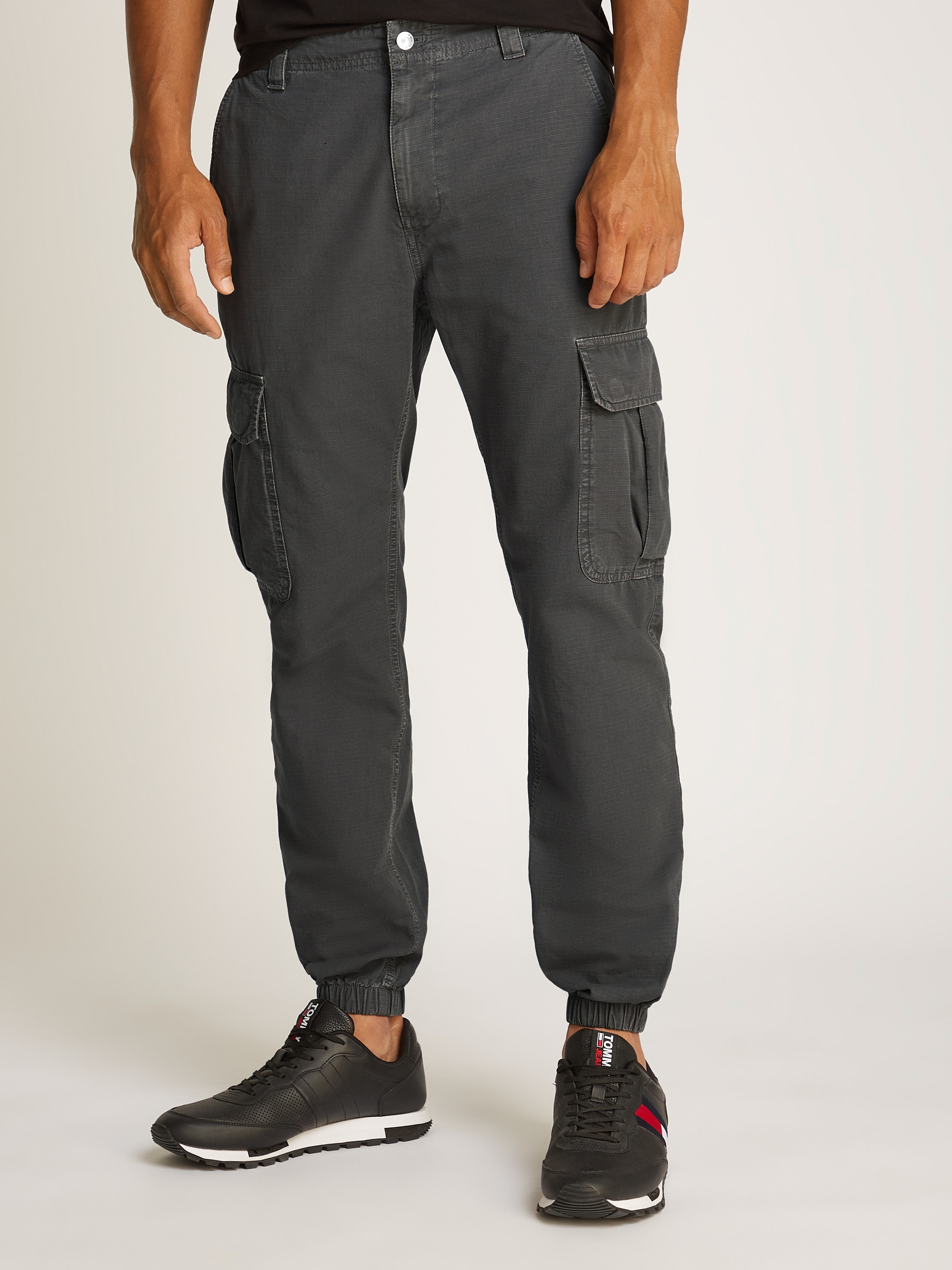 Tommy Jeans Cargohose »TJM RYAN CARGO«  mit Logostickerei