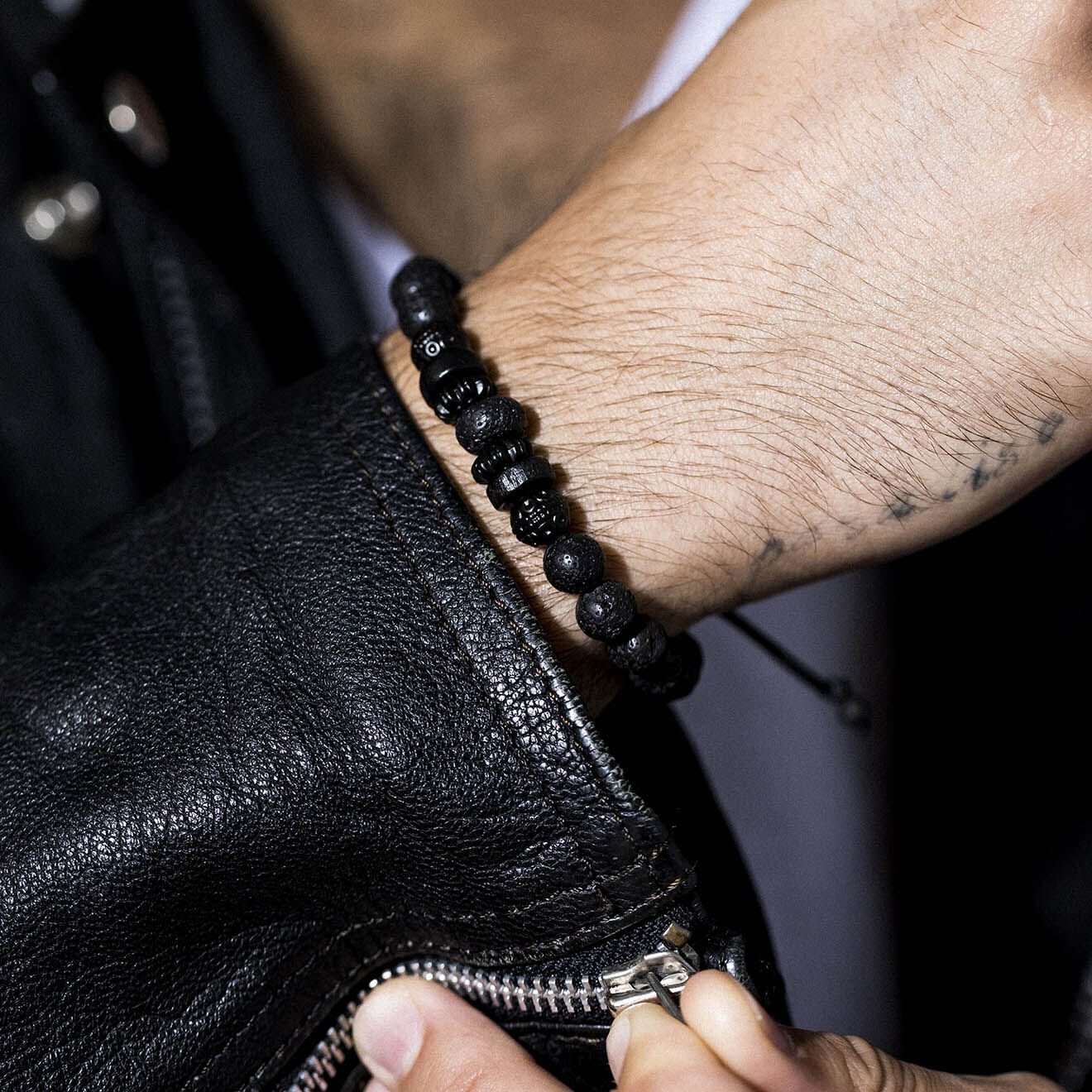 Jacobson Bracelet Odd en Pierres de Lave noires