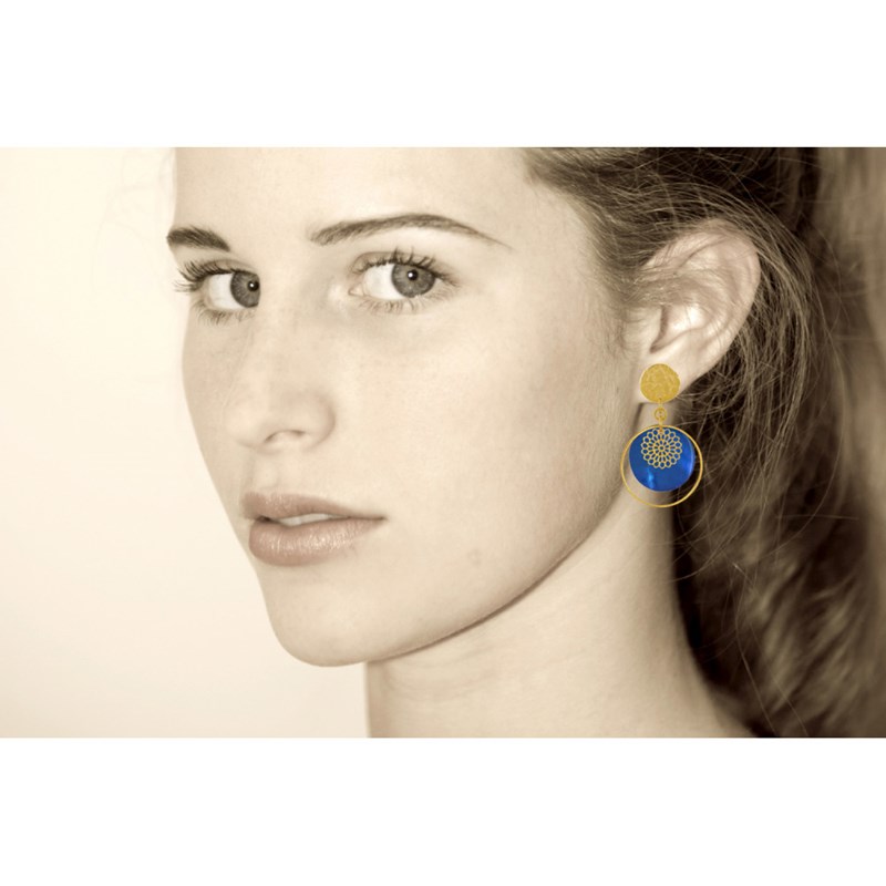 Boucles d'Oreilles Clous Métal Doré Cercle et Pastille de Nacre