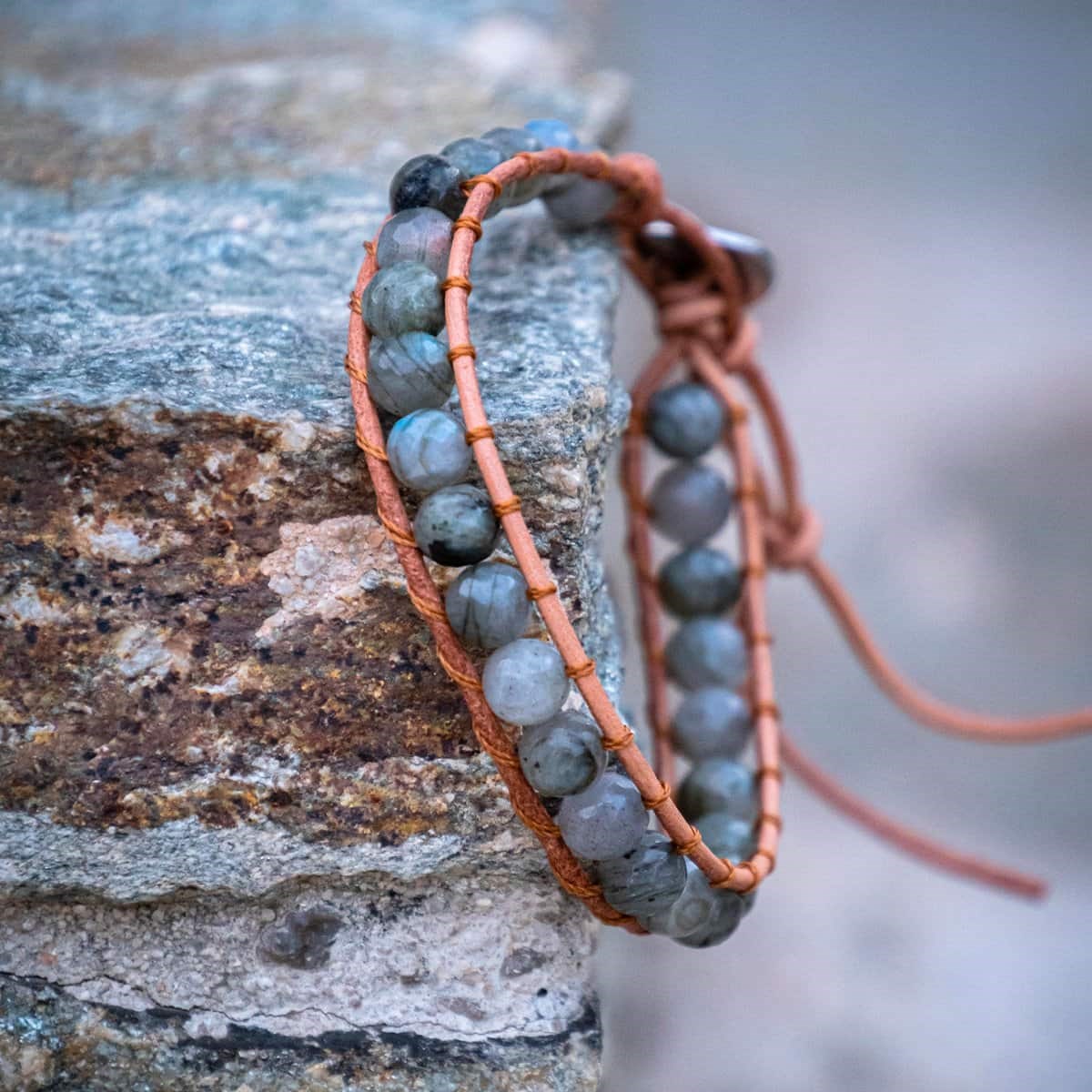 Bracelet Facelia en pierres naturelles Labradorite et cuir véritable