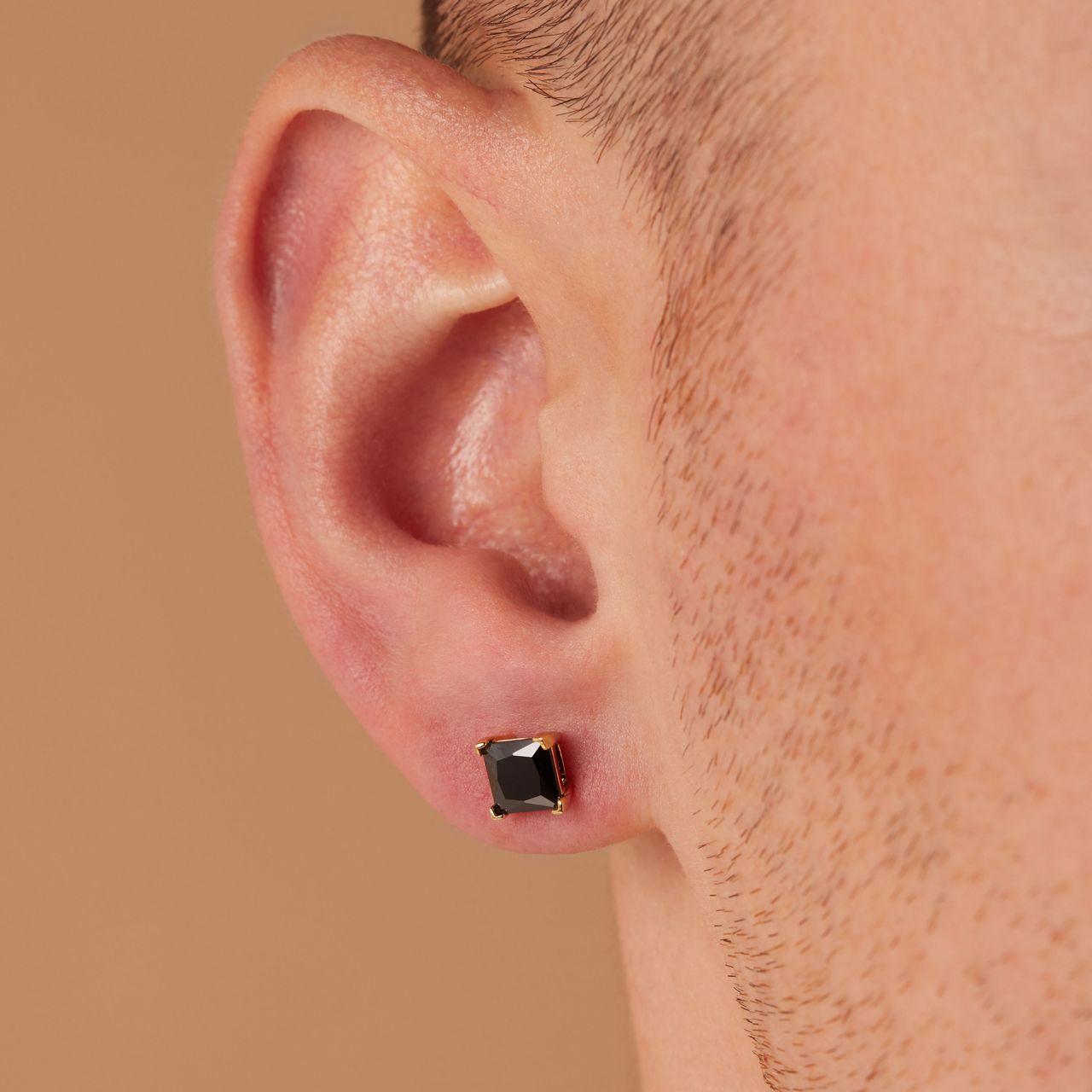 Zilveren goldplated oorbellen met zwarte zirkonia