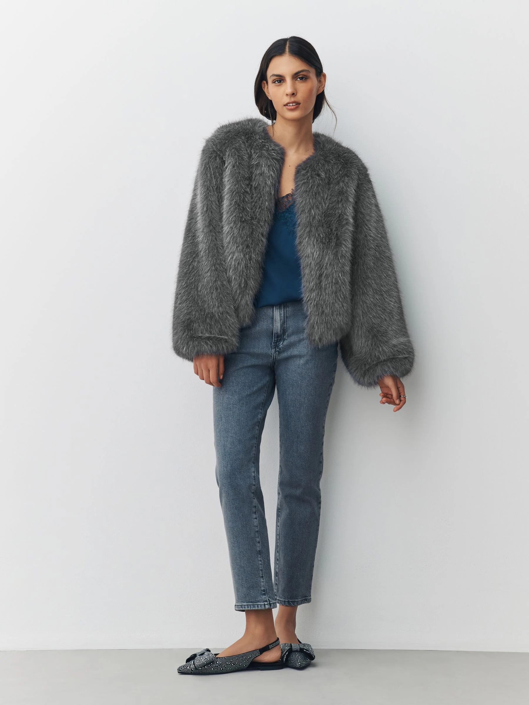 Grijs - Collarless Faux Fur Coat