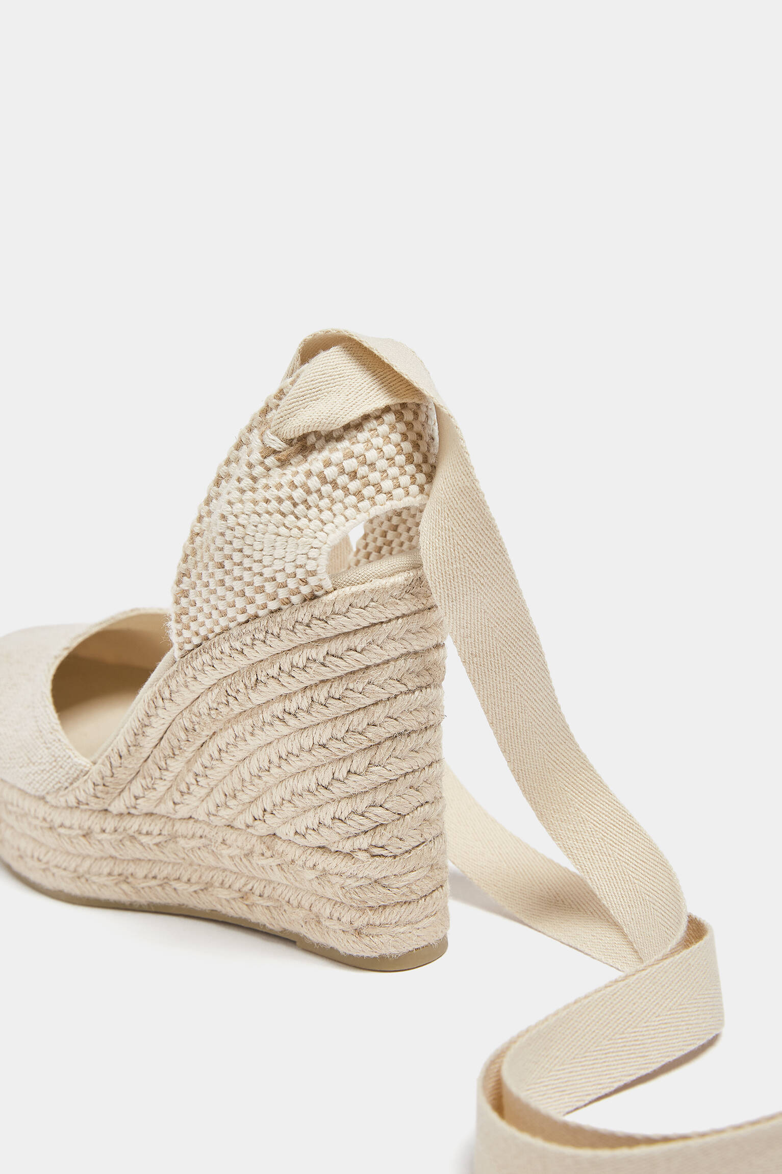 ESPADRILHELA COM PLATAFORMA E SALTO ANABELA - CRU