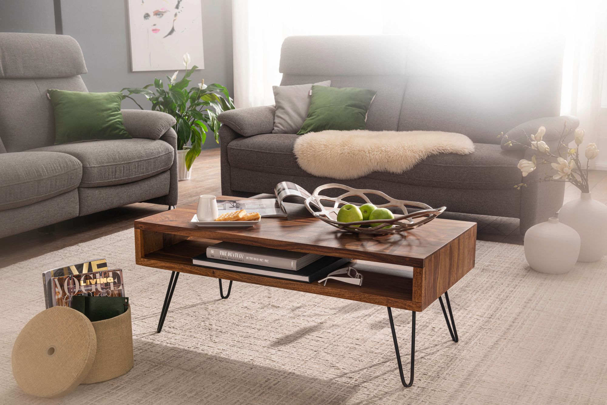 KADIMA DESIGN Wohnzimmertisch aus Sheeshamholz, Ablagefach, schwarze Pulverbeschichtung, 100x40x50 cm.