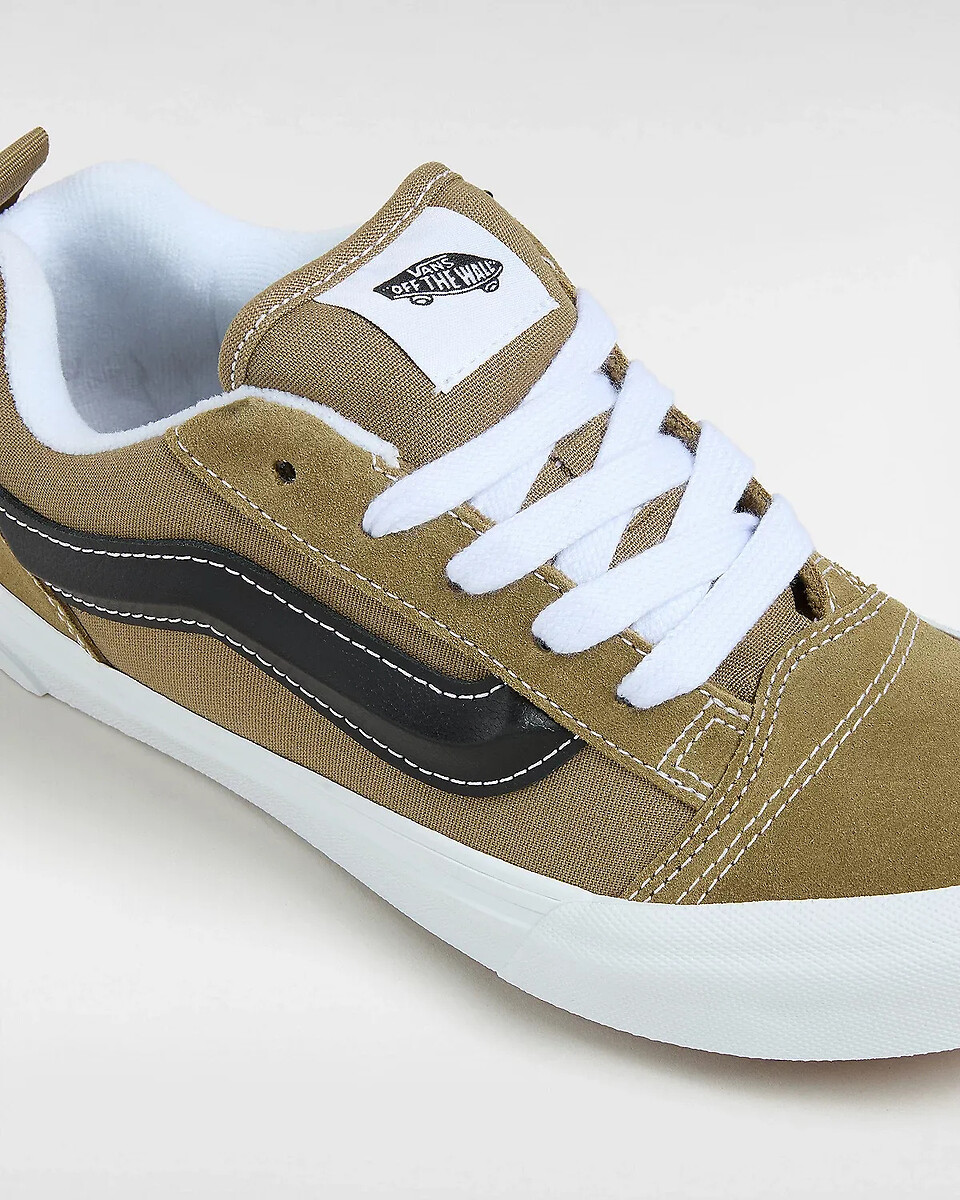 VANS<br>Tênis de couro Knu Skool