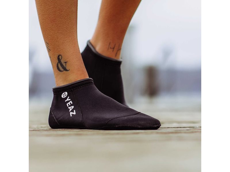 YEAZ Neosock Low Pro Schwarz, 42-43 Neoprensocken aus 3 mm dickem Neopren mit gummierter Sohle
