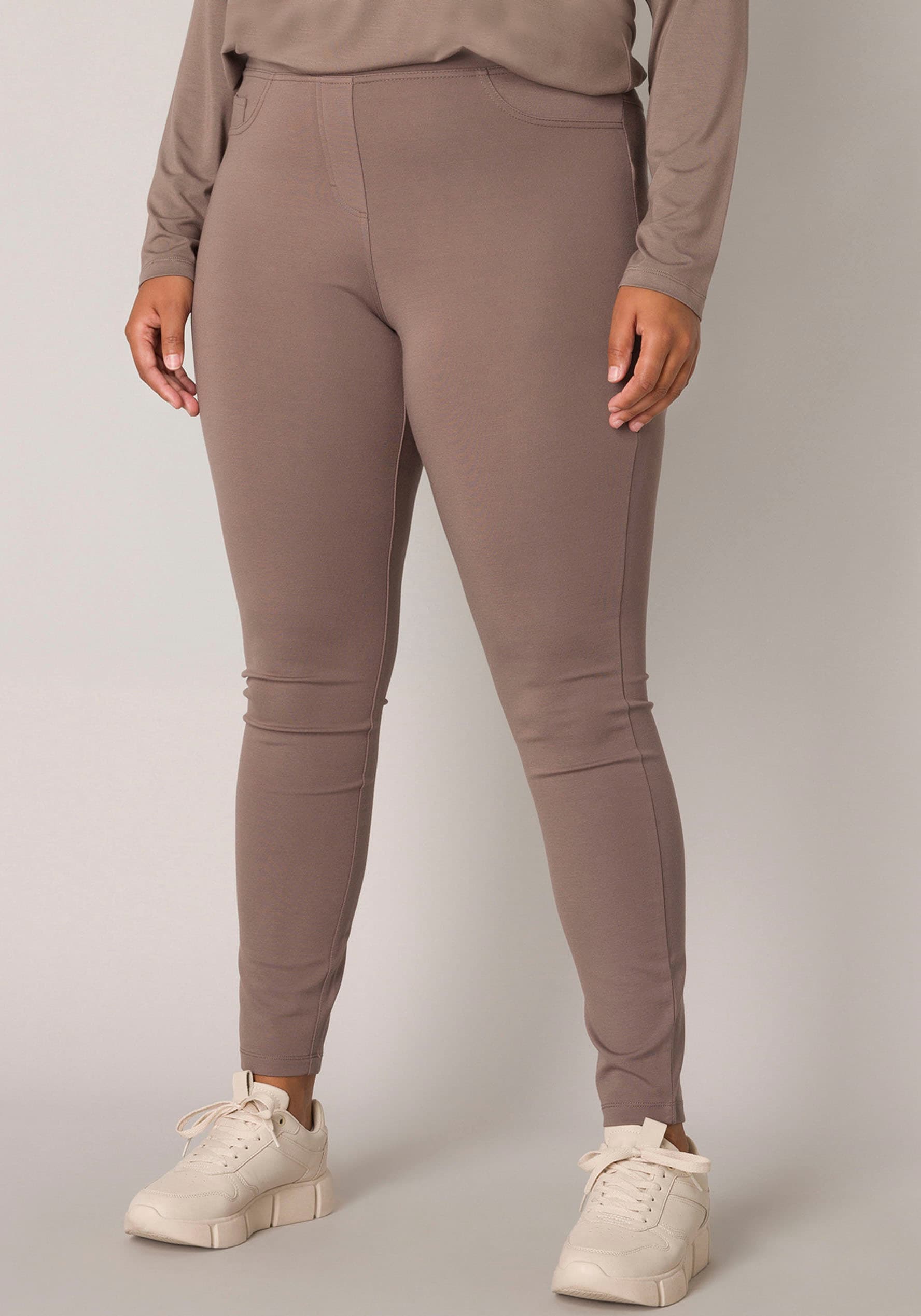 Base Level Curvy Treggings  mit elastischem Bund und angedeuteten Eingrifftaschen
