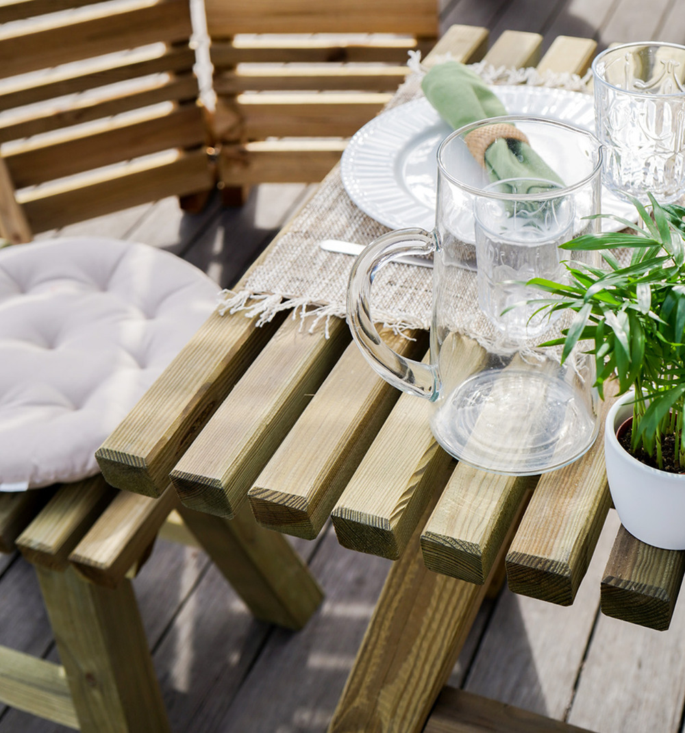 Set - 1 table 2 tabourets karel