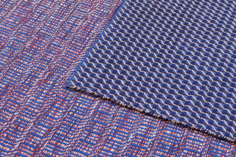 Hay Radio vloerkleed 60x200 rood/blauw