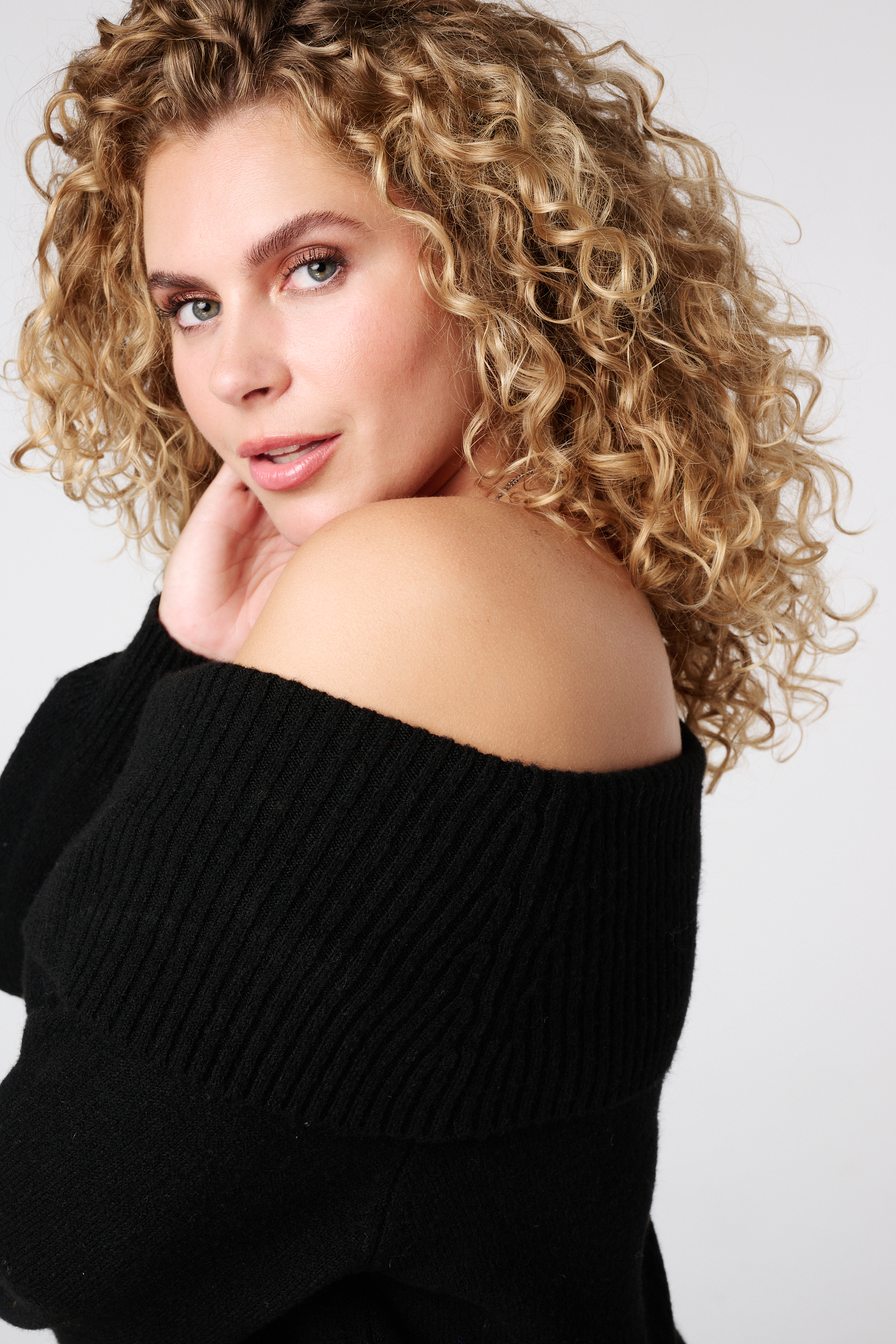 Gebreide off-shoulder jurk Zwart