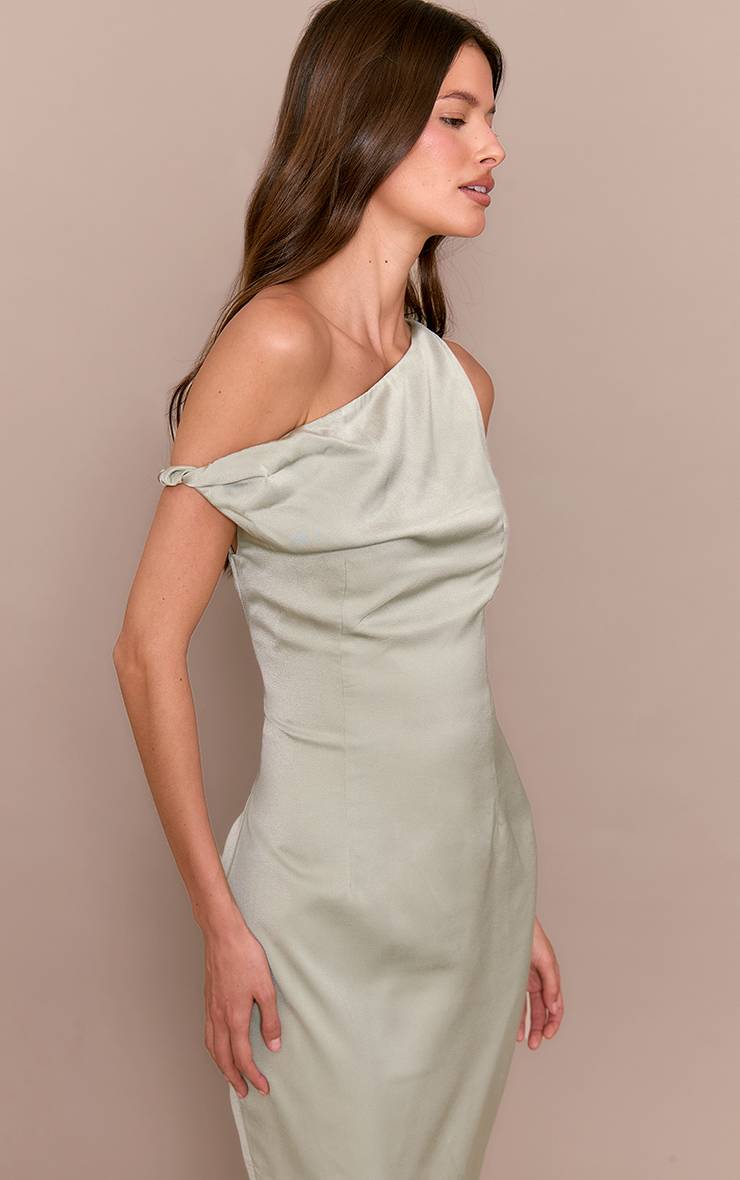 Vert Sauge Robe Longue Asymétrique En Satin Avec Col Bardot Torsadé