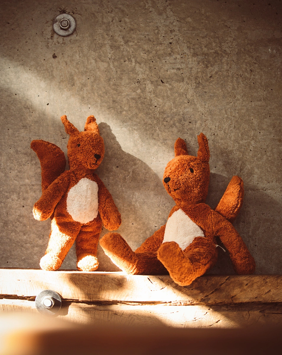 Schlenkerkuscheltier EICHHÖRNCHEN GROSS (40cm) in rotbraun