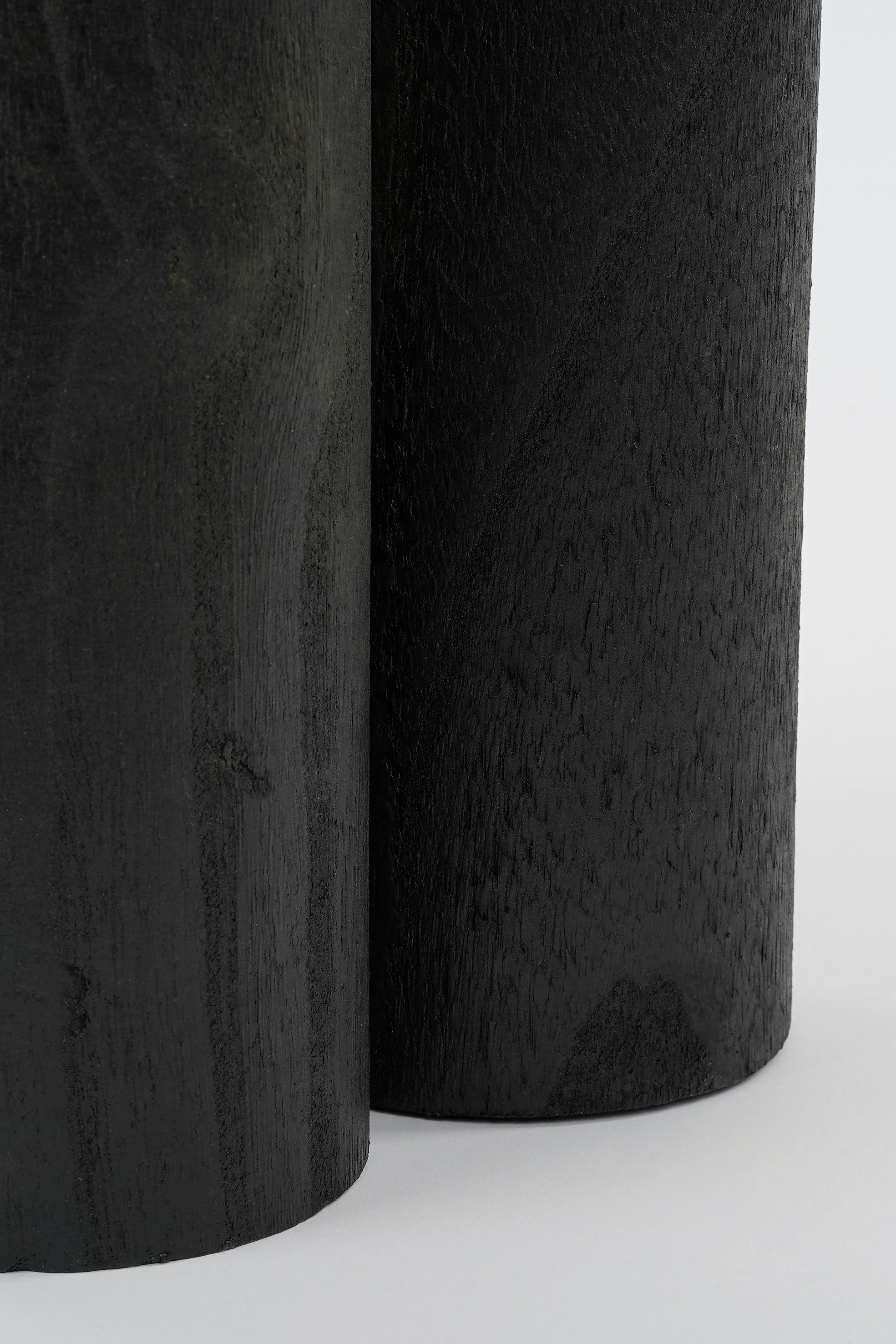 Mica decorations - table d'appoint en bois de paulownia noir h30