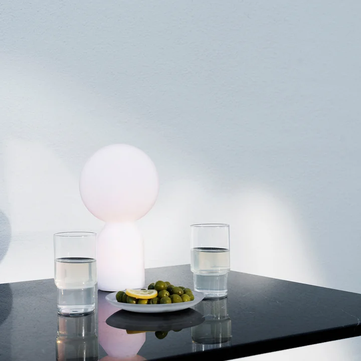 Normann Copenhagen - Yo LED Tischleuchte mit Akku, weiss, large, H 60 x Ø 40 cm