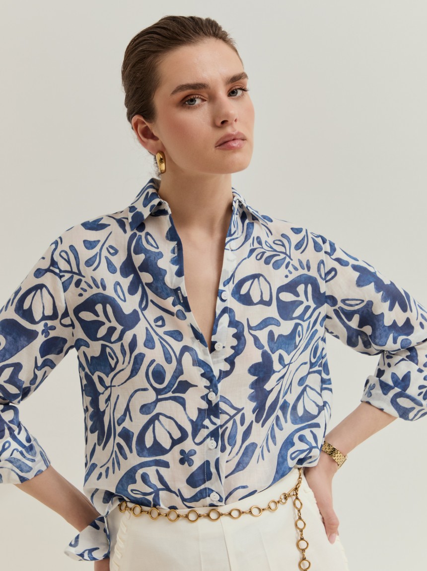 Camisa em rami com estampado de folhas