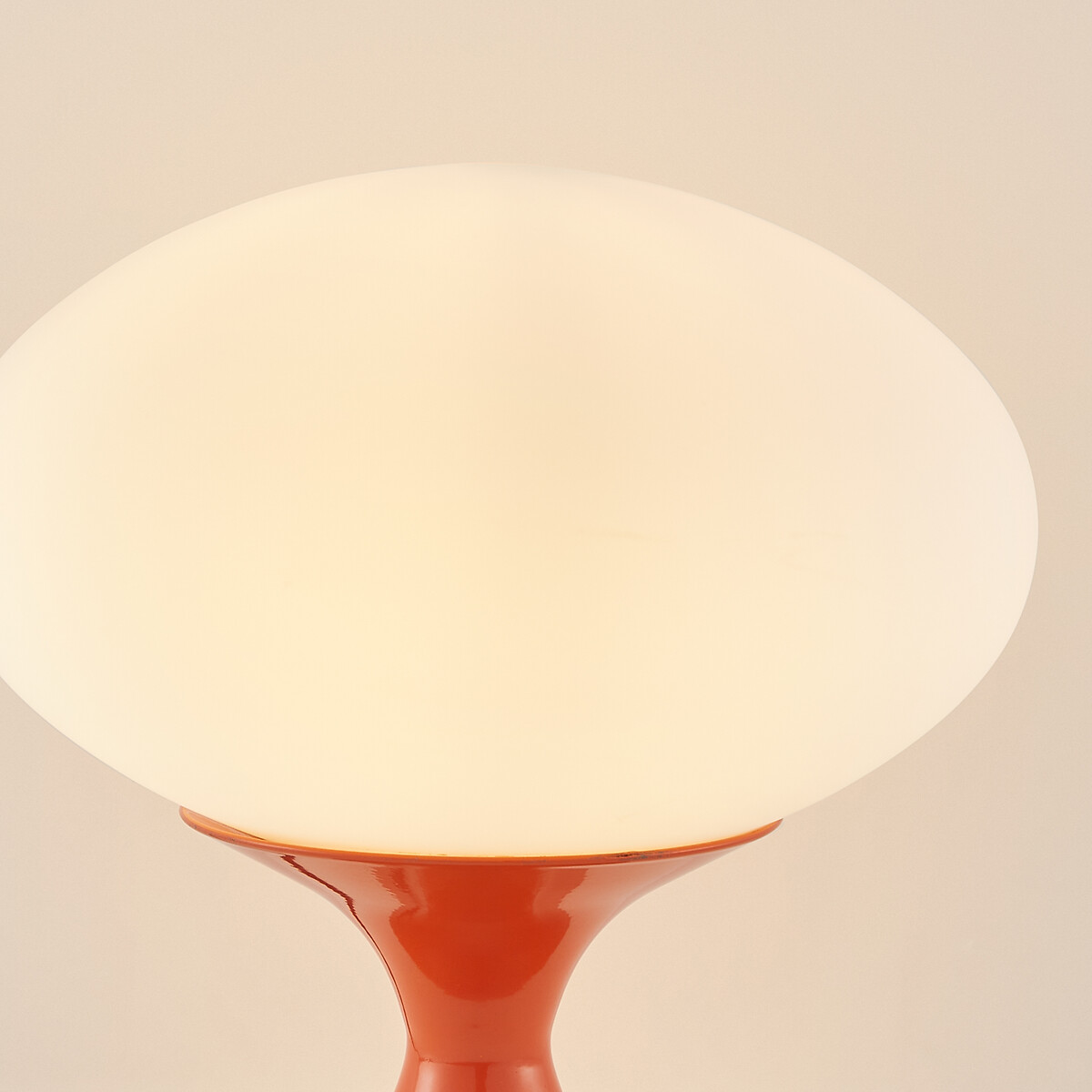 LA REDOUTE INTERIEURS<br>Candeeiro de mesa em vidro opalino e ferro Merisa