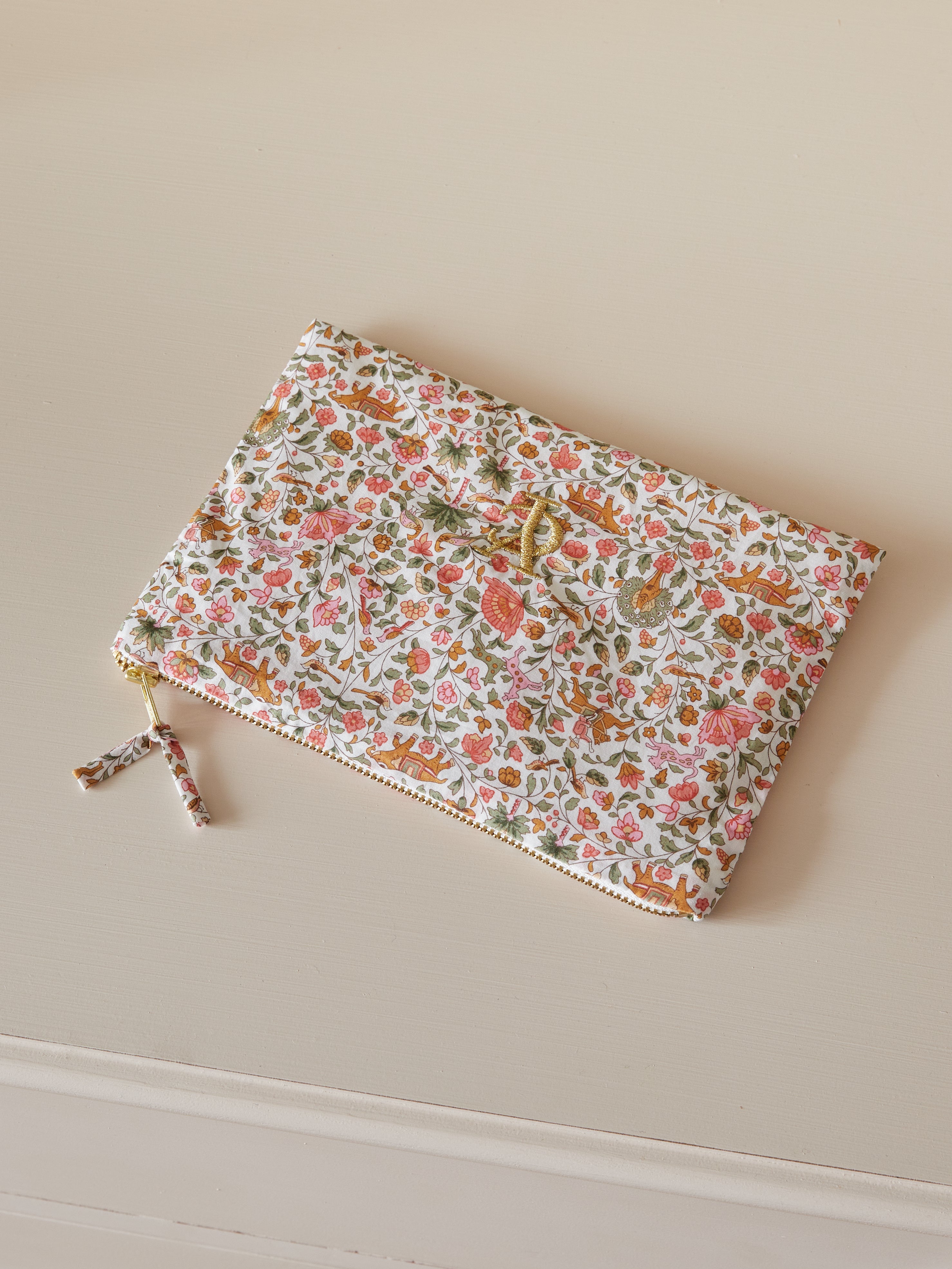 Pochette brodée en tissu Liberty - Vente Solidaire