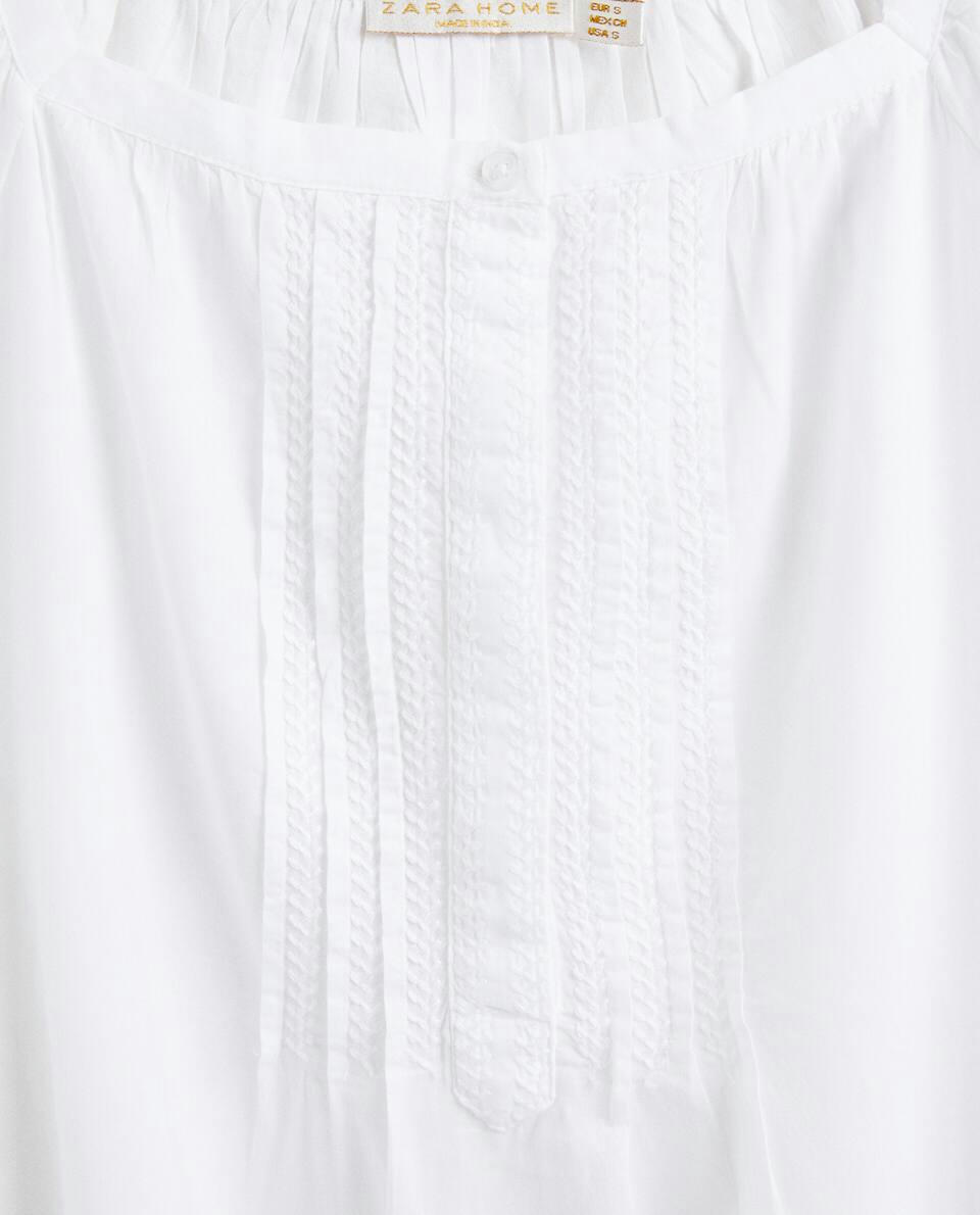 Camisola com borboletas bordadas
