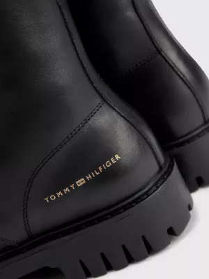 Botas de tornozelo de couro com cadarço e travas