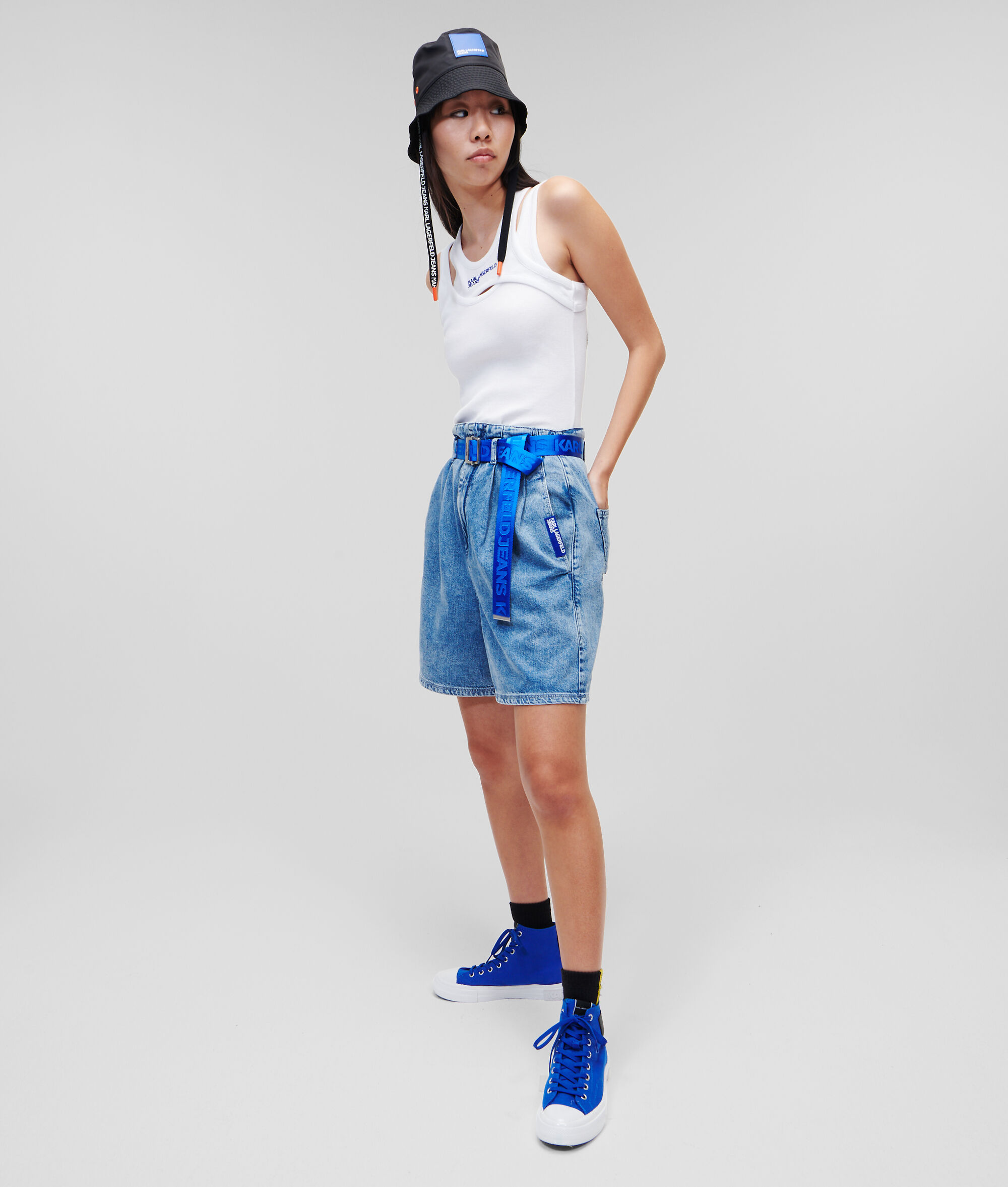 SHORT EN JEAN AVEC CEINTURE KLJ
