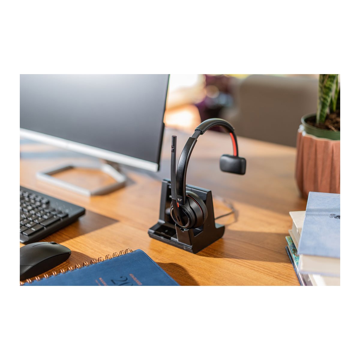 HP Poly Savi 8210 headsett med base