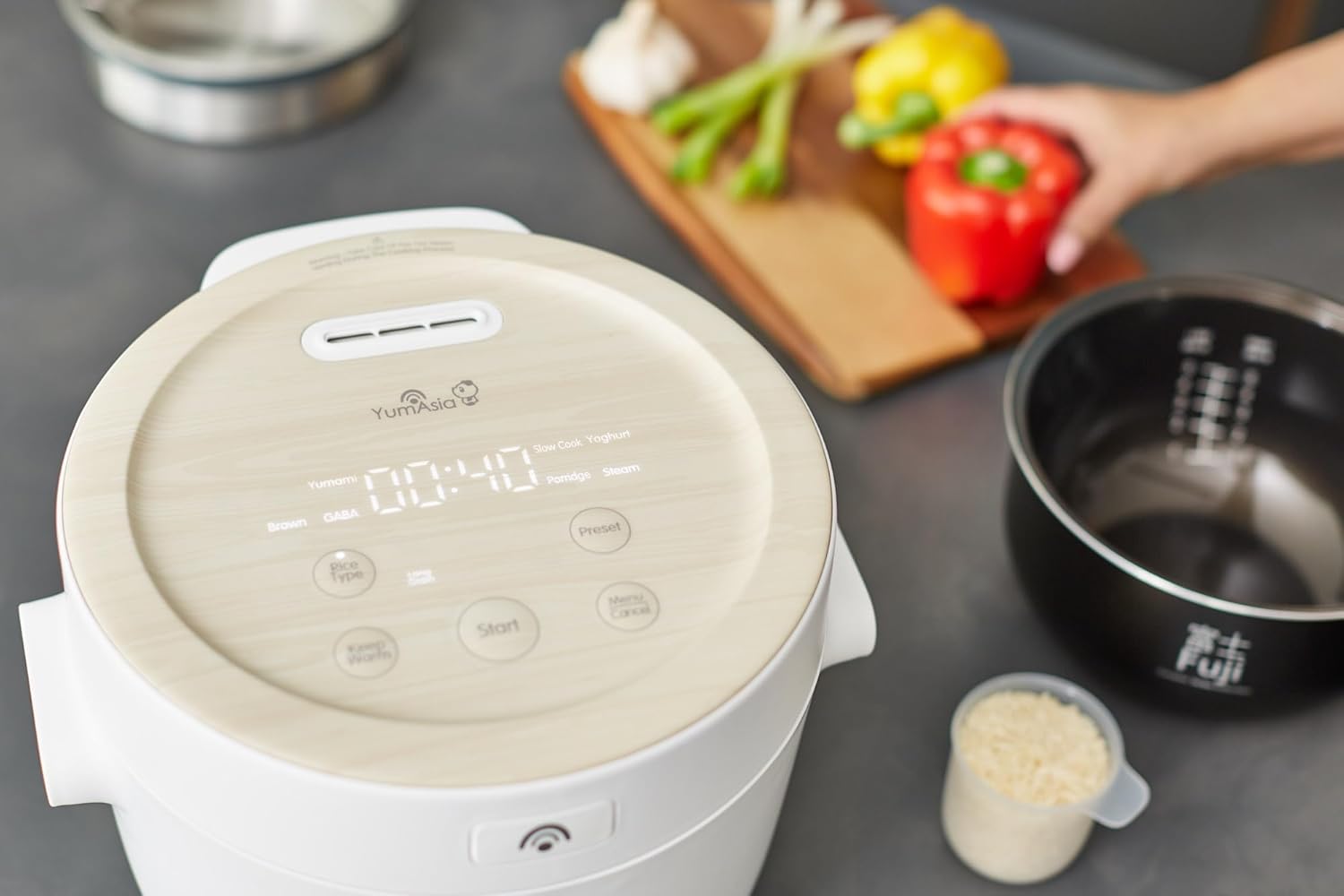 Yum Asia Fuji Reiskocher mit Induktions-Heizung (IH) und Keramikschüssel (5 Tassen, 1,0 Liter), 7 Reiskochfunktionen, 5 Multicooker-Funktionen, LED-Anzeige, 220-240V