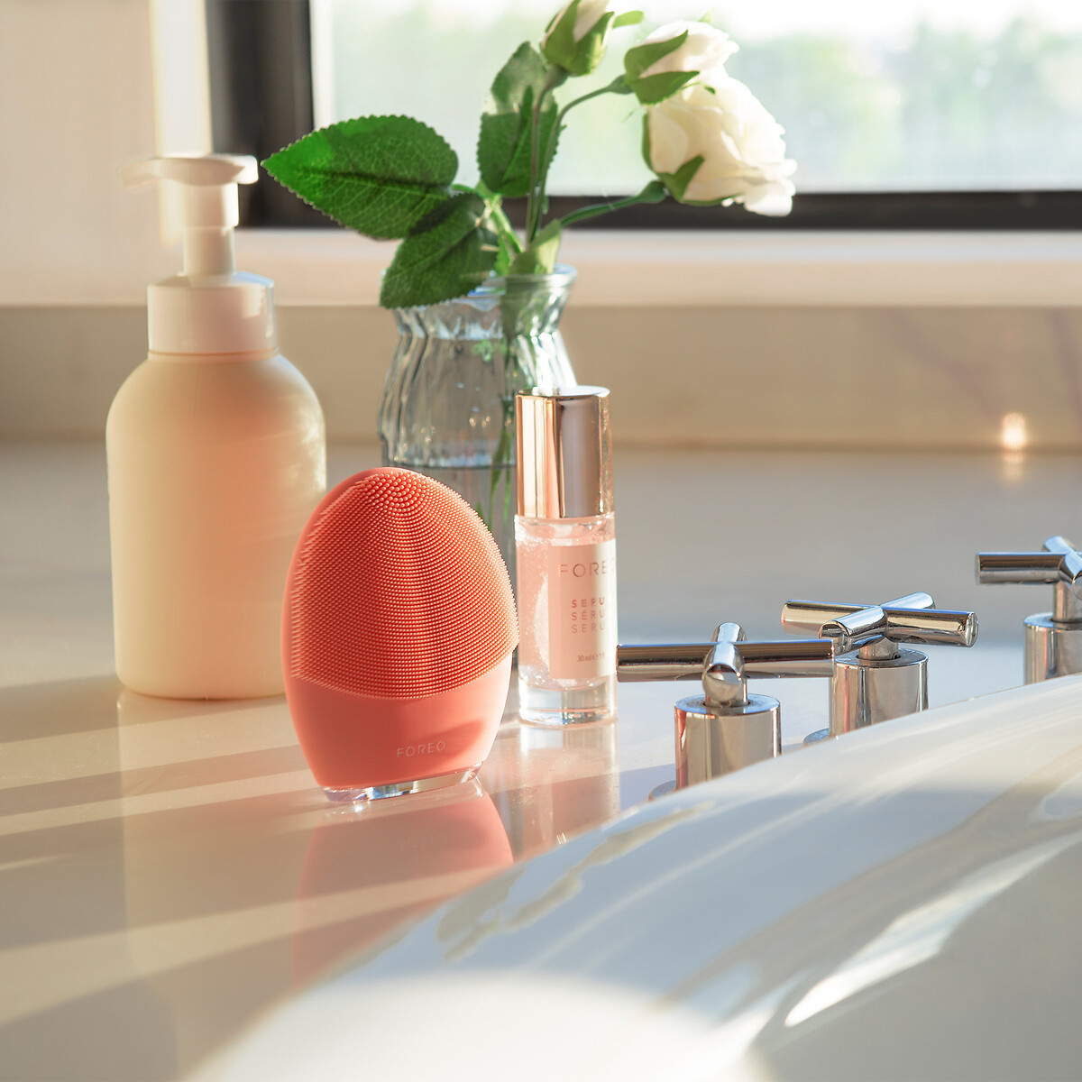FOREO<br>Escova de limpeza facial Luna 4 para pele equilibrada