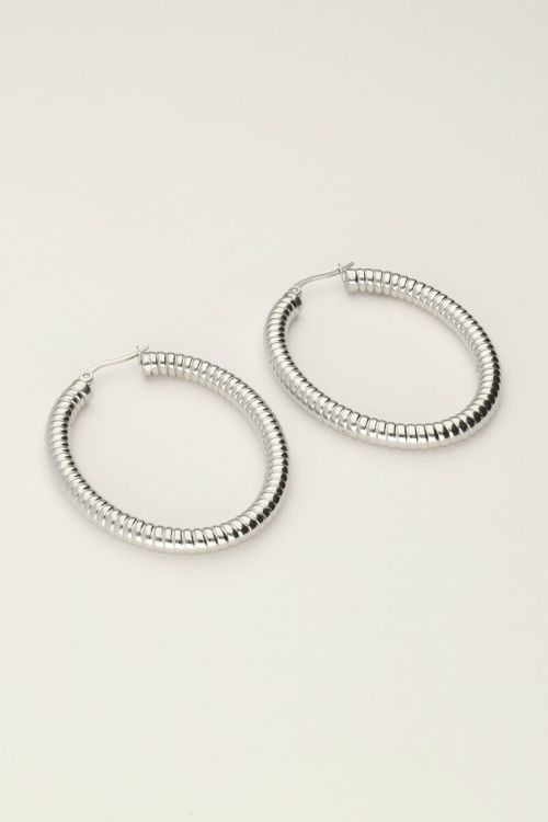Ovale oorringen met ribbels