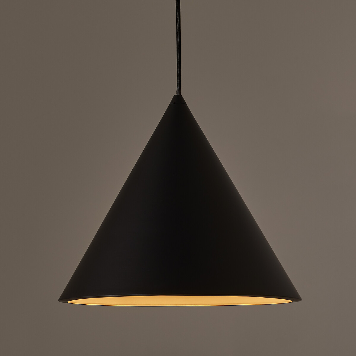 AM.PM<br>Luminária pendente cônica com 30 cm de diâmetro, Moke