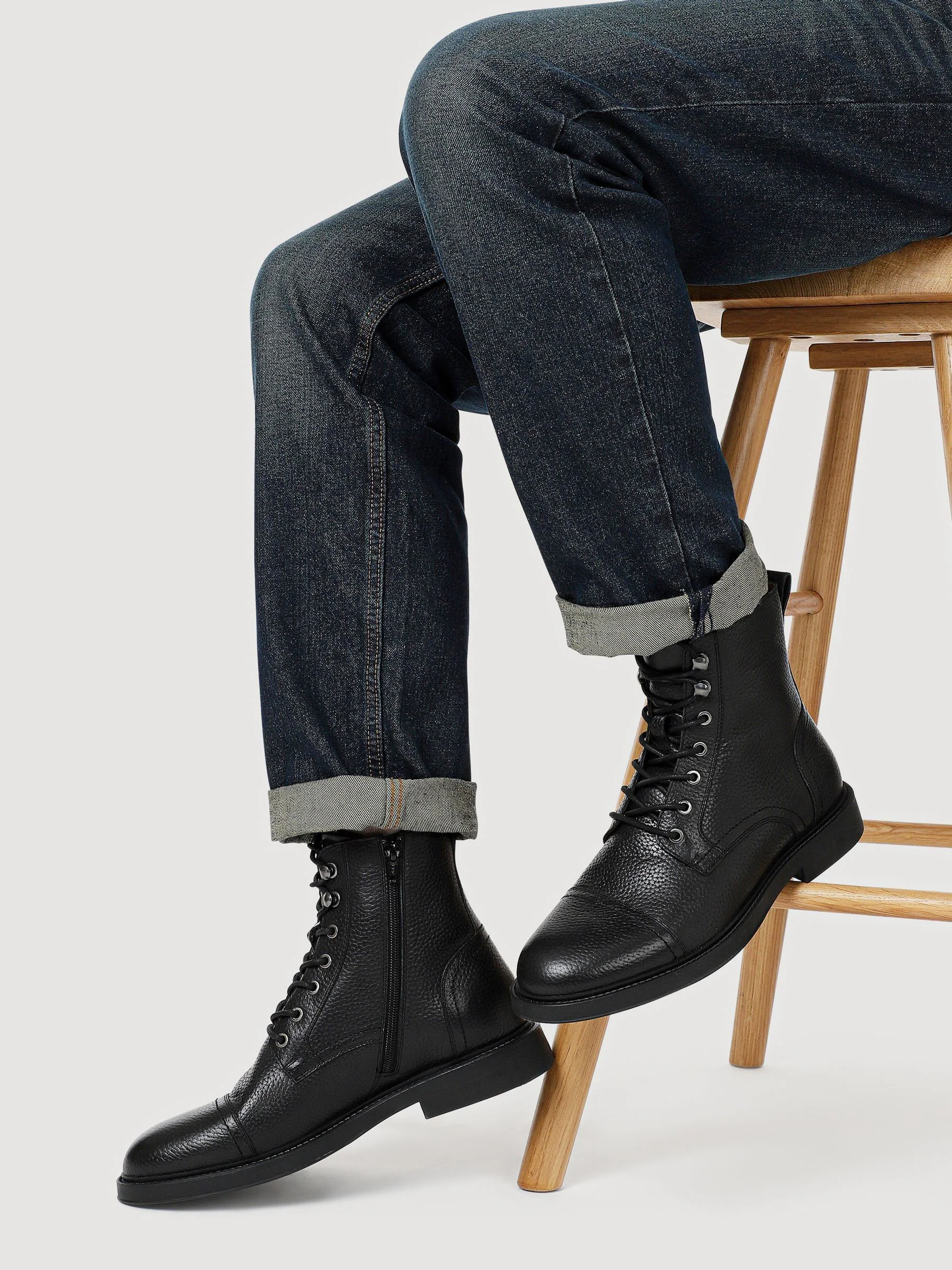 Zwart - Jones Bootmaker Davide leren militaire laarzen met wijde pasvorm