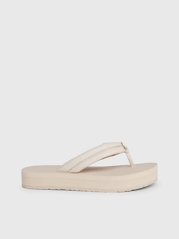 Chinelo de dedo com plataforma