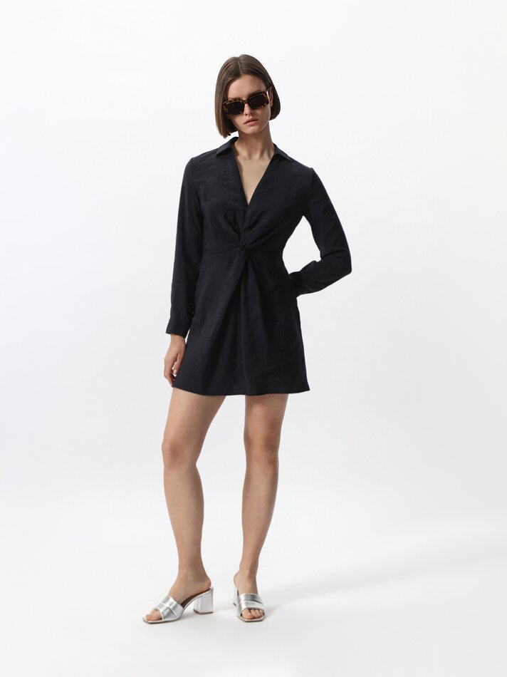 Vestido curto envelope - Preto