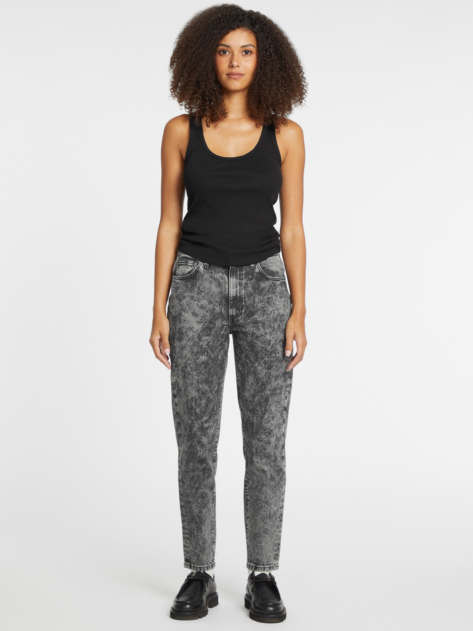 Calça jeans estilo mãe G06