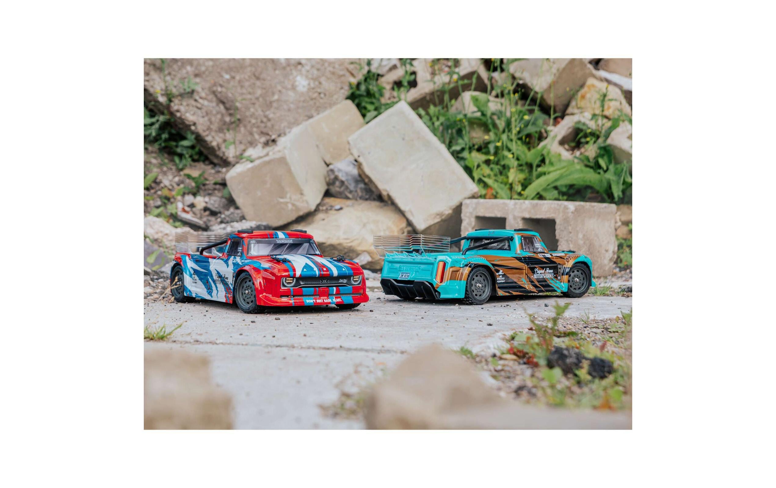 Infraction 4x4 Mega, Türkis/Bronze 1:8, RTR<br>Street Bash Resto-Mod Truck im Massstab 1:8