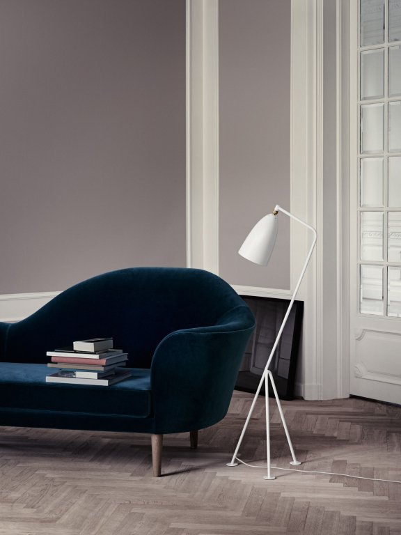 Gubi Gräshoppa vloerlamp warm grey